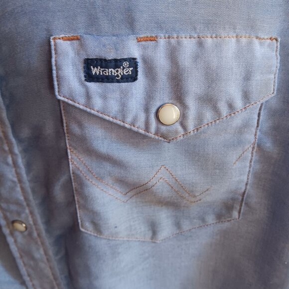XL Wrangler Cowboy Distressed Western Shirt Wrangler Chambray Trashed 1990's - Picture 10 of 11